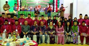 Sebulan sebelum perayaan hari natal disambut, umat kristian di sarawak sibuk merancang perbelanjaan dan memikirkan juadah istimewa yang bakal dihidangkan. Perayaan Di Sarawak Disambut Meriah Dan Penuh Toleransi Utusan Borneo Online