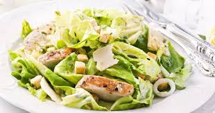 15 Recettes A Deguster Entre Copines Cuisine Az Salade Cesar Au Poulet Salade Classique Salade Cesar