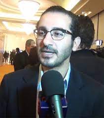 كما البطل في فيلم احمد حلمي عسل اسود مرتدي «بوستيج» للظهور بشعر طوىل يتناسب مع دوره المنافسة هذا الموسم ستكون على أشدها بىن فيلم احمد حلمي عسل اسود ومحمد سعد. Ø£Ø­Ù…Ø¯ Ø­Ù„Ù…ÙŠ ÙˆÙŠÙƒÙŠØ¨ÙŠØ¯ÙŠØ§