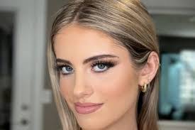 Amber Gladden's Instagram, Twitter & Facebook