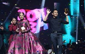 Pemenang rm 10,000 sijil & trofi. Senarai Penuh Pemenang Anugerah Meletop Era 2018 Ame2018 Iluminasi