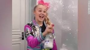 Последние твиты от jojo siwa!(@itsjojosiwa). Nickelodeon S Jojo Siwa Debuts New Hairstyle In Tiktok Video Cnn Video