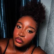 Laura Chambliss's Instagram, Twitter & Facebook