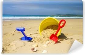 Tableau Sur Toile La Plage Seau Et Pelle De L Enfant Sur Une Plage De Sable Avec Des Coquillages Pixers Nous Vivons Pour Changer