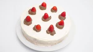 Create overlapping circles until the cake is covered continue layering concentric rings of strawberries around the cake, overlapping each layer slightly. 4 Easy Ways To Decorate A Cake With Strawberries Wikihow