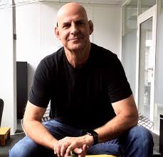 Harlan coben) е американски писател, автор на криминални романи и трилъри. Garlan Koben Vikipediya