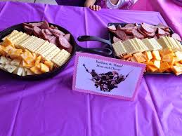Iron skillets to serve party food for tangled birthday party! My Three Good Things August 2014 Tangled Party Foods Princess Party Food Disney Princess Party Food