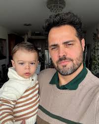 After a week and a half of being cooped up at home, we finally went out and  Henrique is feeling so much better! 🥰 Thank you all so much for the love,