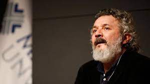 Mustafaali (45), as a person who left the modern life behind him and lives in cokertme village, spends his days by reading books. Mandira Filozofu Mufit Can Sacinti Kimdir Magazin Haberleri