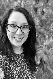 Chantel Weeks's Instagram, Twitter & Facebook