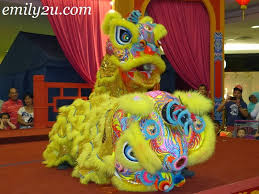 3 damansara (formerly known as tropicana city mall) is all dressed up in red and gold, with a golden plateau surrounded by hanging red lanterns for that perfect family photo op. Lion Dance Performance Aeon Kinta City From Emily To You
