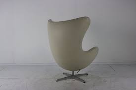 From the 1970s good made chairs, complete with swivel stand and with just the right amount off wear. Leather Egg Lounge Chair By Arne Jacobsen For Fritz Hansen 2004 For Sale At Pamono