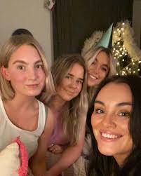 Lauren Ogle's Instagram, Twitter & Facebook