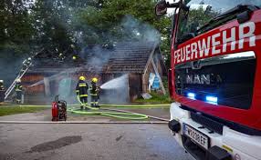 Maybe you would like to learn more about one of these? Sieben Feuerwehren Bei Brand Eines Holzstadls In Hartkirchen Im Einsatz Laumat At