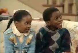 The cosby show) ist eine amerikanische sitcom, die von 1984 bis 1992 auf dem sender nbc ausgestrahlt wurde. Pin On Throwback Shows