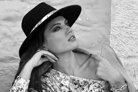 Η γνωστή παρουσιάστρια και ο ηθοποιός γνωρίστηκαν στην παράσταση hair, έγιναν. Mairh Synatsakh Aimilianos Stamatakhs To Zeygari Exei Xwrisei Edw Kai Mhnes Alphafreepress Gr