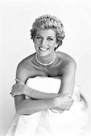 August 8, 1997 shortly after arriving at sarajevo airport, princess diana stepped out from a van to visit the northern muslim town of tuzla. Why Princess Diana Got Her Iconic Short Haircut Reader S Digest