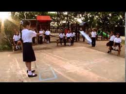 Si bien ecuador podría ser considerado como un país pequeño y que para muchos no es muy llamativo. Juegos Tradicionales La Rayuela Youtube