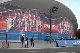 Si un romain vous demande, vous saurez quoi répondre ! Psg 5 000 Personnes Au Parc Des Princes Pour La Finale De La Ligue Des Champions L Equipe