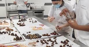Cholet Ils Ont Vendu Chocolats Et Porte Cles Pour Le Telethon 1 472 Angers Maville Com