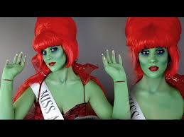 Why do you think older and younger people sometimes have difficulty understanding each other? Miss Argentina Beetlejuice Easy Halloween Look Youtube