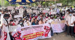TN: Mini Clinic Doctors Protest Demanding Extension of Contract and  Permanent Jobs | NewsClick