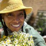 Della Goins's Instagram, Twitter & Facebook