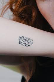 Hibiskus mit bewertung und hilfreichen kommentaren. Underboob Tattoo Das Solltest Du Uber Das Stylische Tattoo Wissen