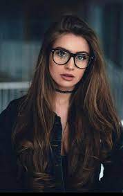Beautiful Long Hairstyles And Glasses Looks With Glasses In 2019 Fotografi Potret Kacamata Fashion Pose Fotografi