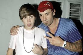 Ее книга «nowhere, but up: See Justin Bieber With His Dad Jeremy Bieber