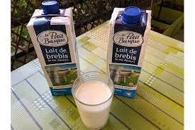 Nous avons de quoi faire plaisir à tout le monde, avec une large variété de nous proposons en effet des yaourts au lait de brebis au citron, à la vanille, au chocolat, natures et à bien d'autres goûts encore. Le Petit Basque Presente Le Lait De Brebis De Nos Eleveurs