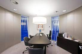 Die queen fährt gemeinsam mit hamburgs bürgermeister dr. Deutsche Bank Filiale In Hamburg In Das Ortliche