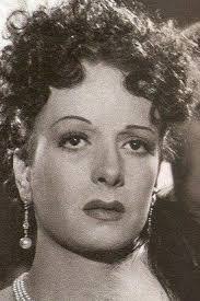 Elsa Connor's Instagram, Twitter & Facebook