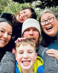 Meredith Marr's Instagram, Twitter & Facebook