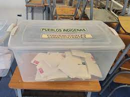 Los manifestantes, ligados a las protestas sociales de 2019 en chile, han irrumpido este domingo en el acto inaugural de la convención constituyente exigiendo la liberación de los «presos políticos» y las autoridades han decidido pausar la cita. File Eleccion De Convencionales Constituyentes 15 De Mayo De 2021 Jpg Wikipedia