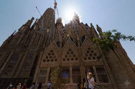 After 144 long years of construction, spain's sagrada familia was finally slated for completion in 2026, the 100th anniversary of antoni gaudi's (the original architect) death. Besichtige Die Sagrada Familia In Barcelona Von Zuhause Aus