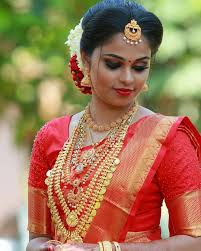 17 Super Wedding Hairstyles Indian Kerala To Break Up The Length Indian Bridal Hairstyles Bridal Hairstyle Indian Wedding Kerala Bride