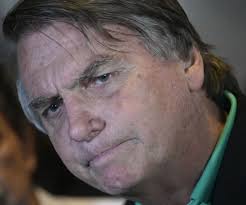 Bolsonaro é internado em hospital de São Paulo