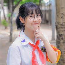 Hoàng thúy hậu (sinh ngày 4 tháng 7 năm 1995), thường được biết đến với nghệ danh hậu hoàng, là một youtuber và vũ công người việt nam nổi tiếng với các video nhạc chế của mình trên youtube. Thá»i Ä'i Há»c Cá»§a Háº­u Hoang ThÆ°á»ng Xuyen Náº±m Trong Táº§m Ngáº¯m Cá»§a Sao Ä'á» Lam Clip Ä'á»ƒ Bao Thu