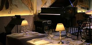 Nyc Cabaret Cafe Carlyle Classic New York Cabaret Restaurant New York Nyc Hotels Jazz Restaurant