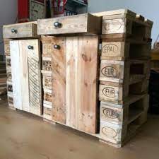 300 mm breite holzbohlen, möbelrollen, 100×6 mm holzschrauben, ein rundholz 12 mm stark, eine paletten sideboard bauen. Schrank Aus Paletten Kommode Sideboard Aus Europaletten Vintage Europalette Vintage Paletten Kommode Diy Palettenmobel