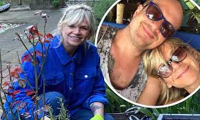Zoe Ball Reveals Gardening Helped Her Mourn The Death Of Boyfriend Billy Yates In 2017 Daily Mail Online