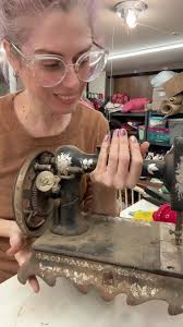 Aw yes she turns! #antiquesewingmachine #antique #vintagesewing #vinta...