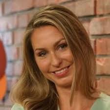 Sarah Schreiber's Instagram, Twitter & Facebook