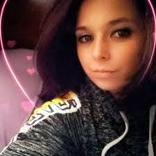 Hazel Perry's Instagram, Twitter & Facebook