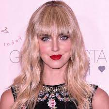 Solo così avrete una frangia piena. Nadia Ceccarelli E Stefano D Aliseraa Tutta Frangia L Unico Vero Trend Capelli Del 2020 Nadia Ceccarelli E Stefano D Alisera