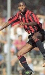 Ajax'ın genç takımlarından ajax e1'i çalıştıran teknik direktör, şu anda ajax b'yi çalıştırmaktadır. Bryan Roy Wikipedia