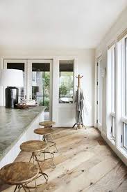 Le Parquet Clair C Est Le Nouveau Hit D Interieur Pour 2017 Parquet Clair Parquet Chene Massif Parquet Salon