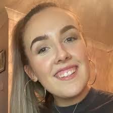 Elise Layton's Instagram, Twitter & Facebook