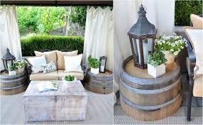 Idee Deco Terrasse A Faire Soi Meme Deux Tables D Appoint En Vieux Tonneau En Bois Coupe En Deux Deco Jardin Jardin Recup Idee Deco Terrasse